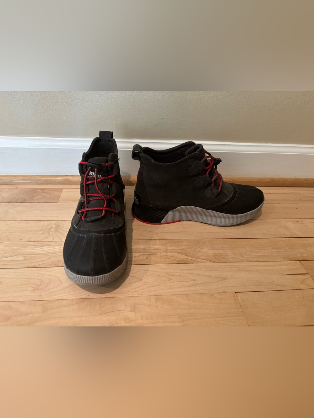 Sorel Out N About Classic Waterproof Boot Gray and Red Youth Size 7
